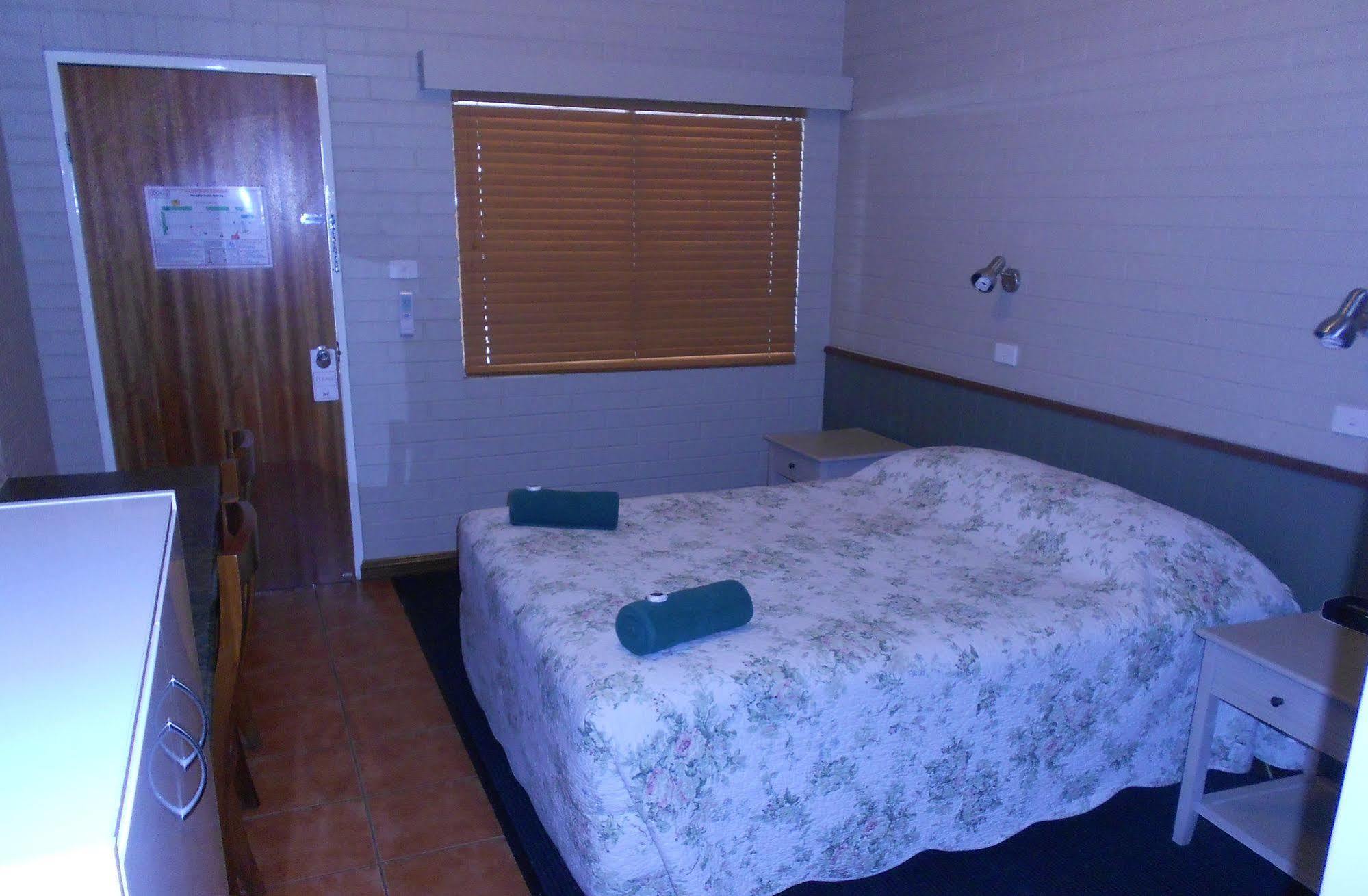 Barcaldine Country Motor Inn Eksteriør bilde
